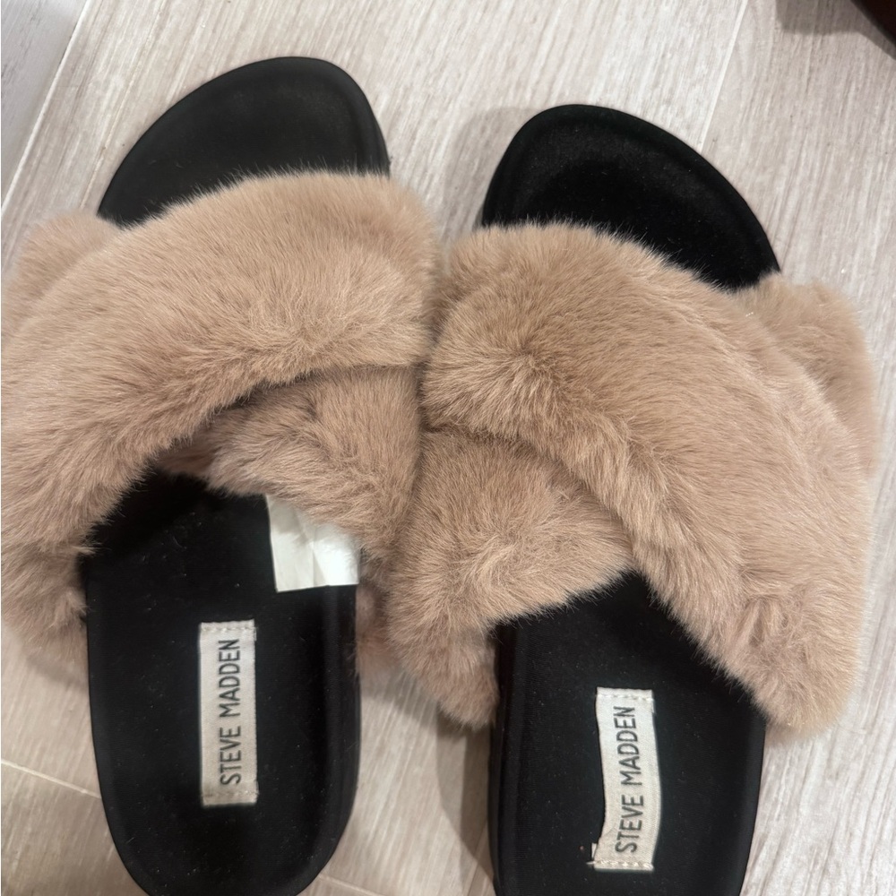 Steve Madden Faux-Fur Crisscross Slide Sandals in Taupe
